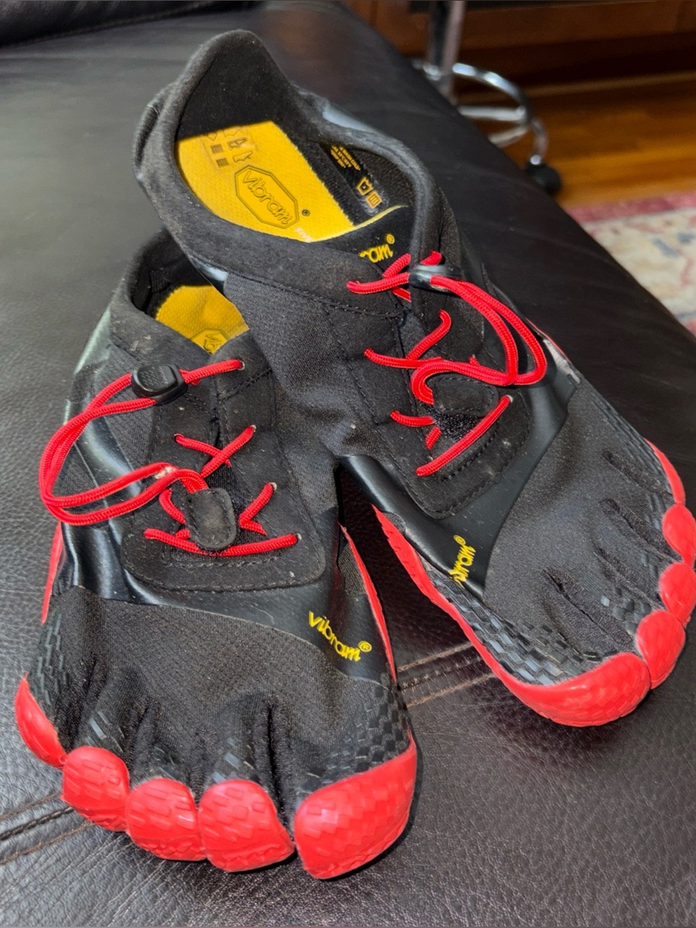 Shoes Vibram Men's KSO EVO Cross Training Shoe 10.5-11 Black/Red
18M0701 EU44